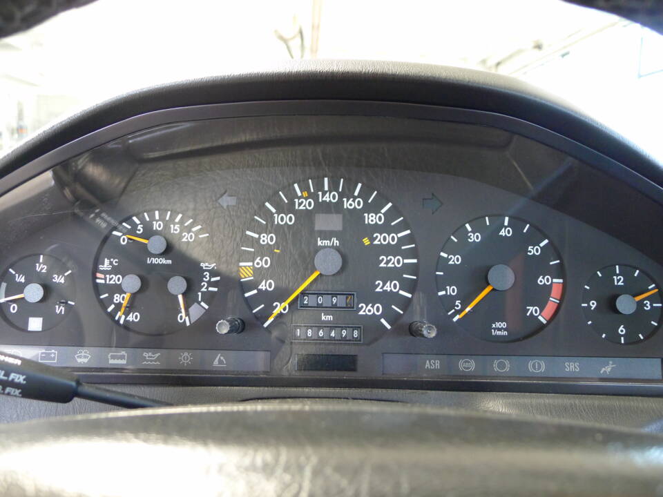 Image 41/47 of Mercedes-Benz 500 SL (1992)