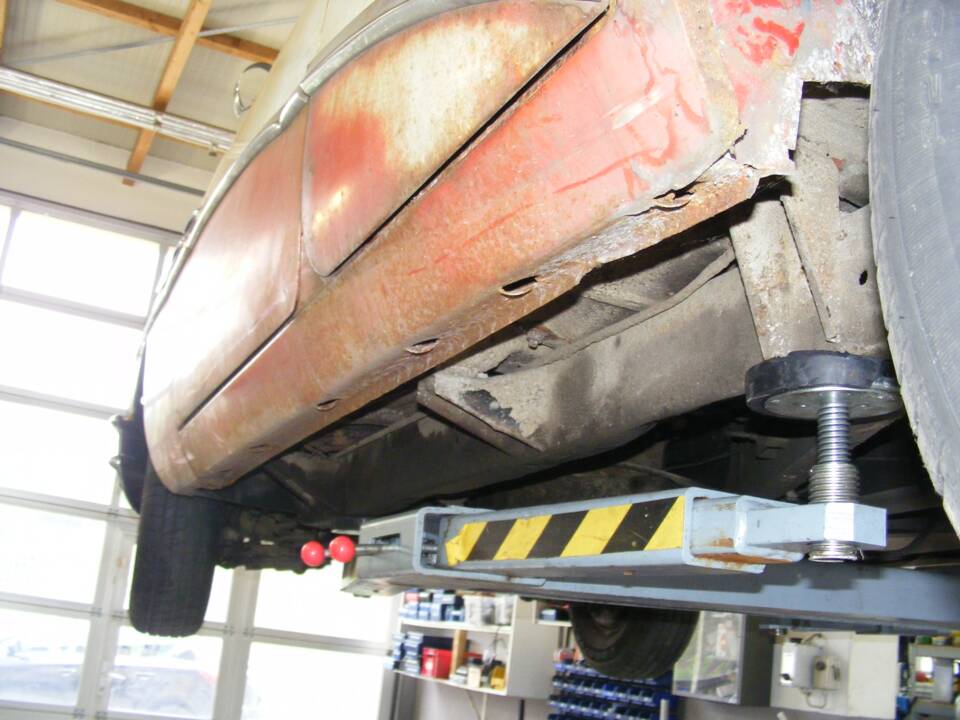 Image 21/56 of Buick 40 Special (1956)