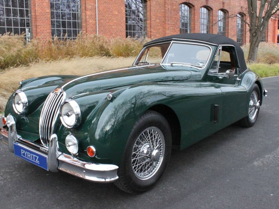 Image 3/16 of Jaguar XK 140 SE DHC (1956)
