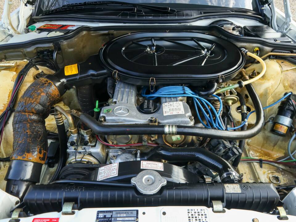 Image 21/50 de Mercedes-Benz 280 S (1988)