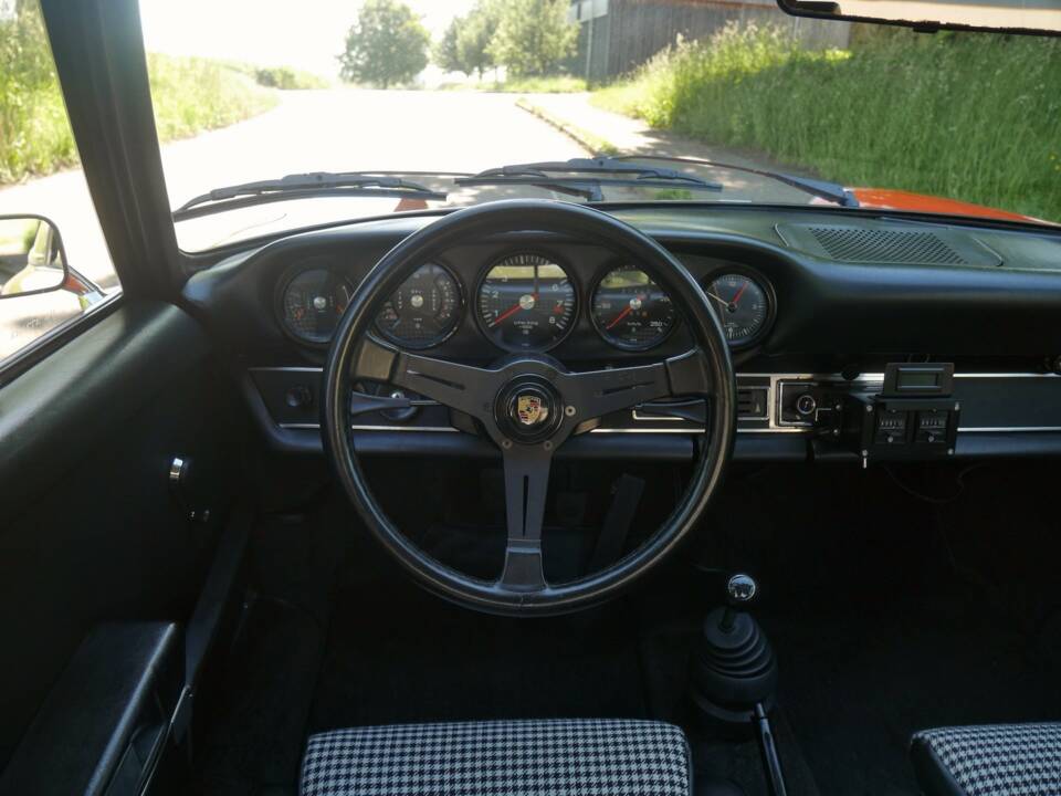 Image 27/50 de Porsche 911 2.4 S (1900)