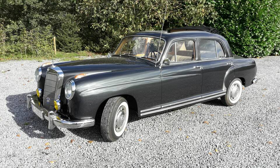 Image 4/8 of Mercedes-Benz 220 S (1959)
