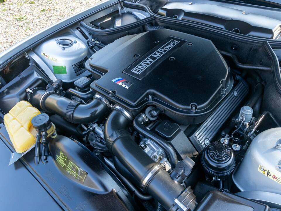 Image 31/50 of BMW Z8 (2002)