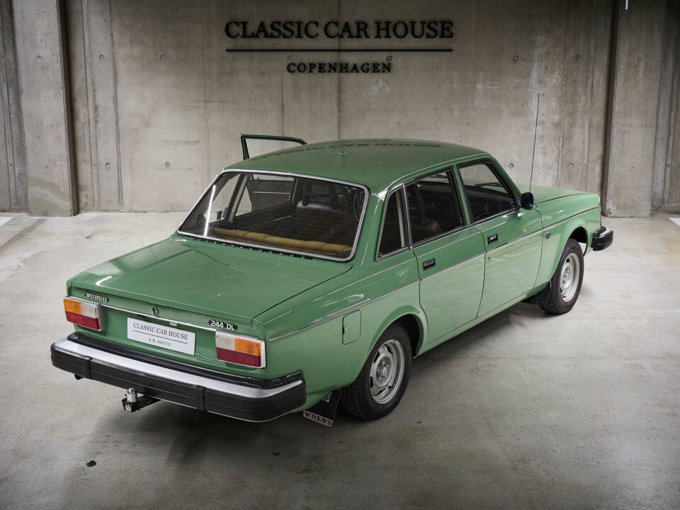 Bild 93/98 von Volvo 244 DL (1975)