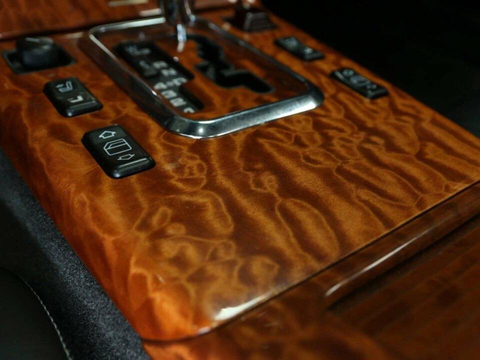 Image 22/49 of Mercedes-Benz SL 500 (2001)