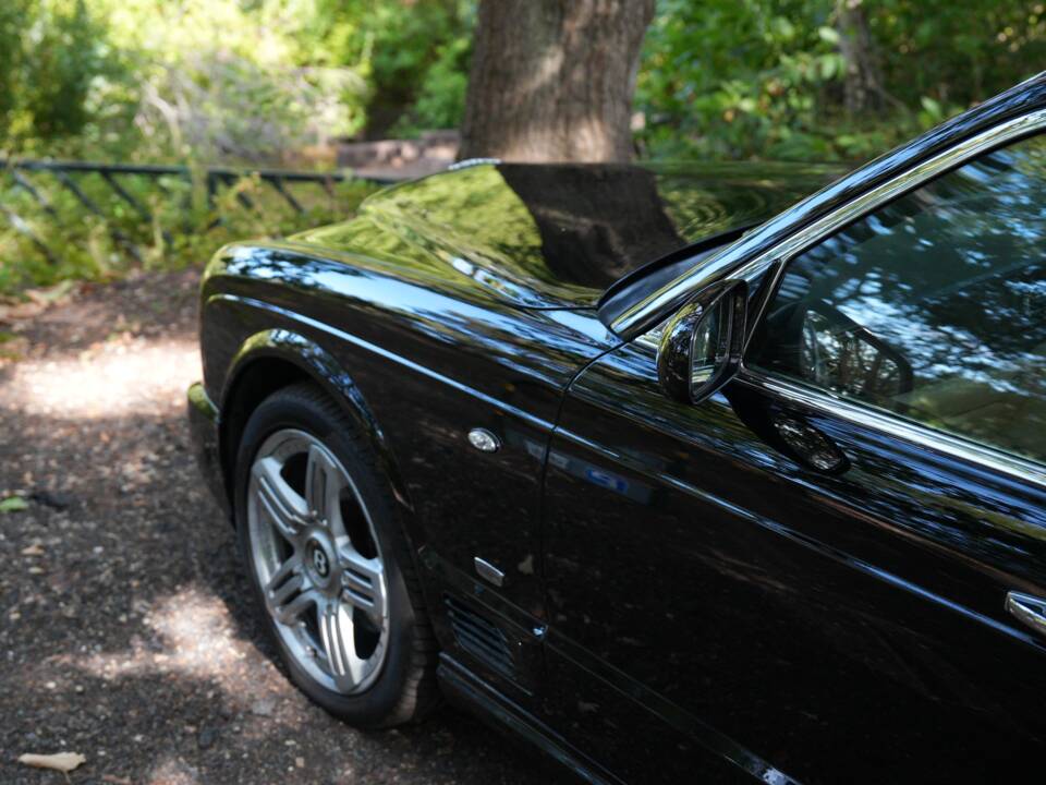 Image 17/50 of Bentley Arnage T (2004)