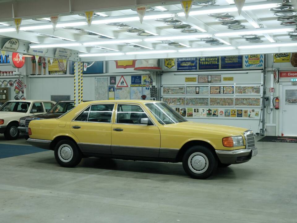 Bild 50/50 von Mercedes-Benz 380 SE (1983)