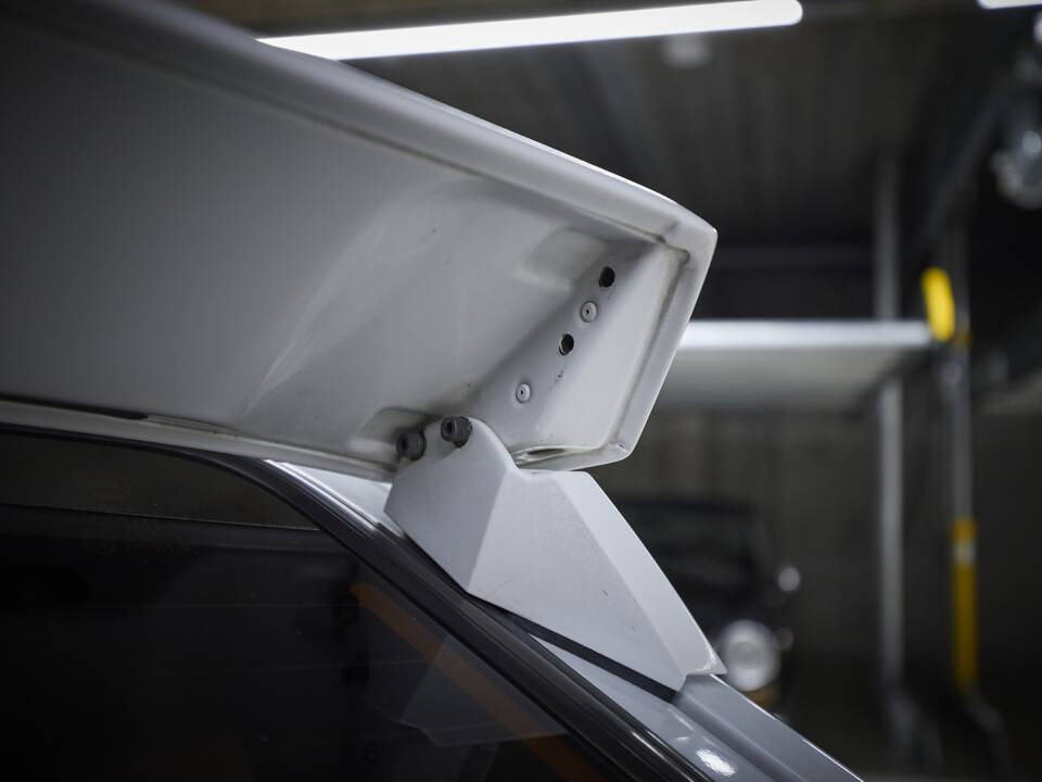 Image 35/93 of Lancia Delta HF Integrale Evoluzione I (1992)