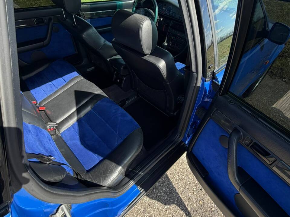 Image 23/29 of Audi S6 Plus Avant (1996)