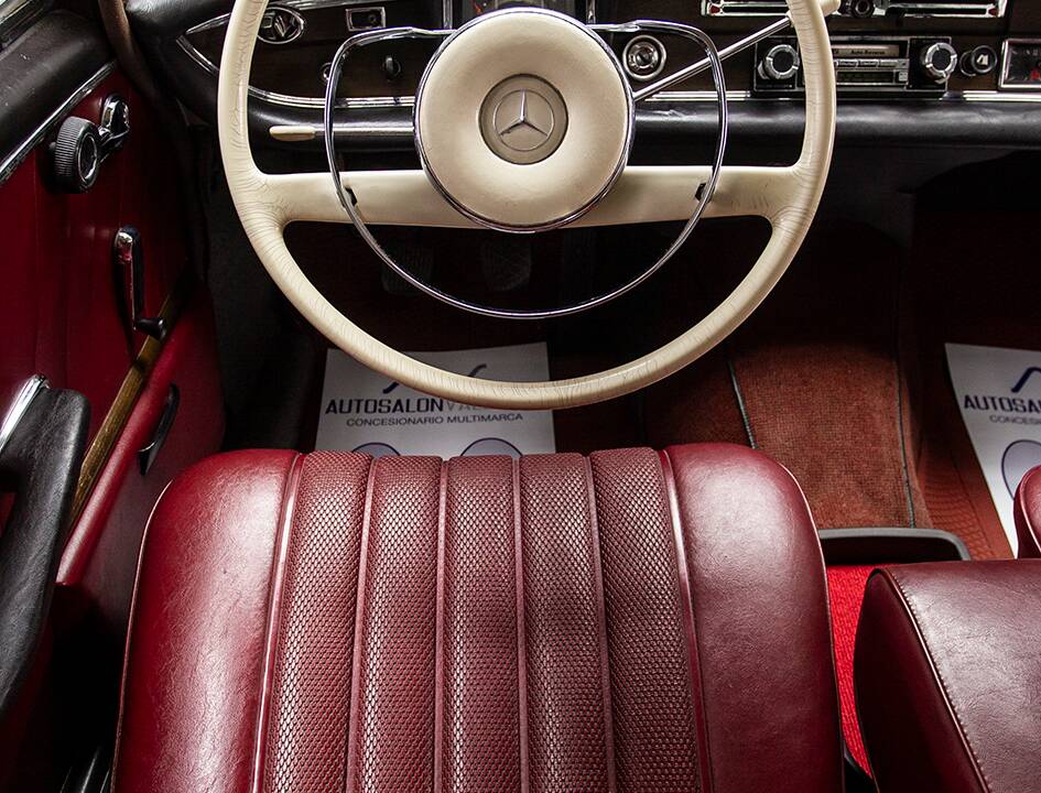 Bild 13/32 von Mercedes-Benz 220 SE b (1965)