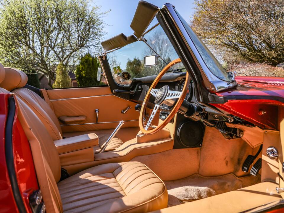 Immagine 38/42 di Jaguar E-Type (1968)
