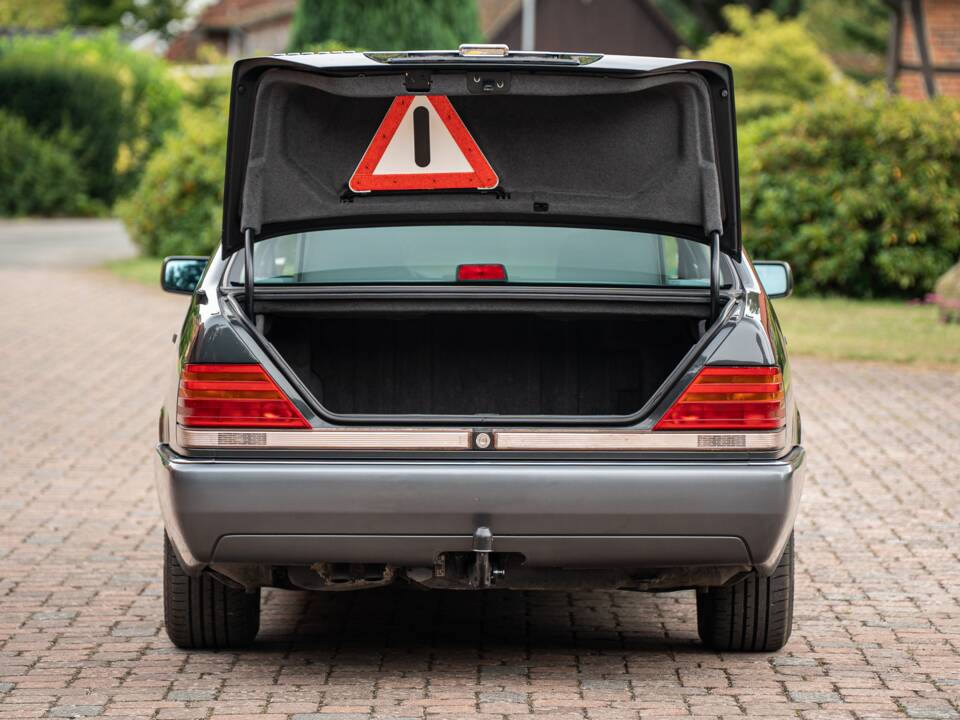Image 18/54 of Mercedes-Benz 500 SEL (1992)