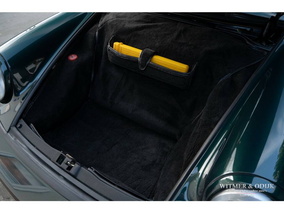 Image 39/42 of Porsche 911 Carrera 4 (1990)
