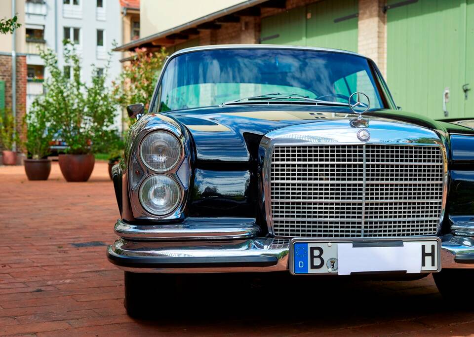 Image 21/188 of Mercedes-Benz 280 SE 3,5 (1971)