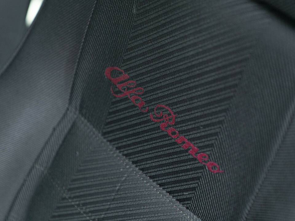 Imagen 39/50 de Alfa Romeo 156 2.5 V6 (2000)