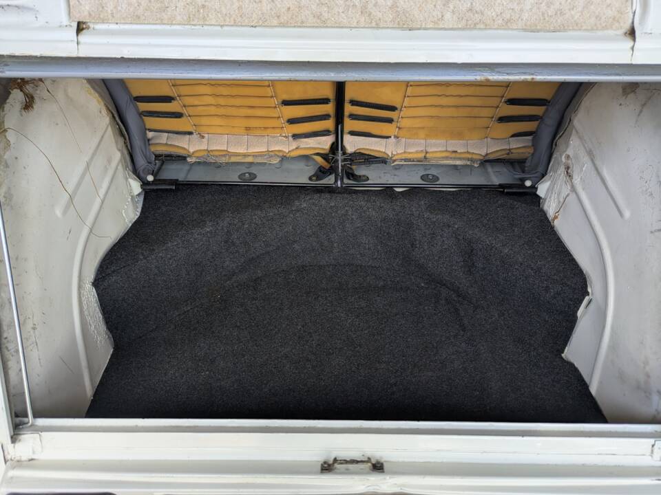 Image 4/28 de Citroën 2 CV 6 Club (1986)