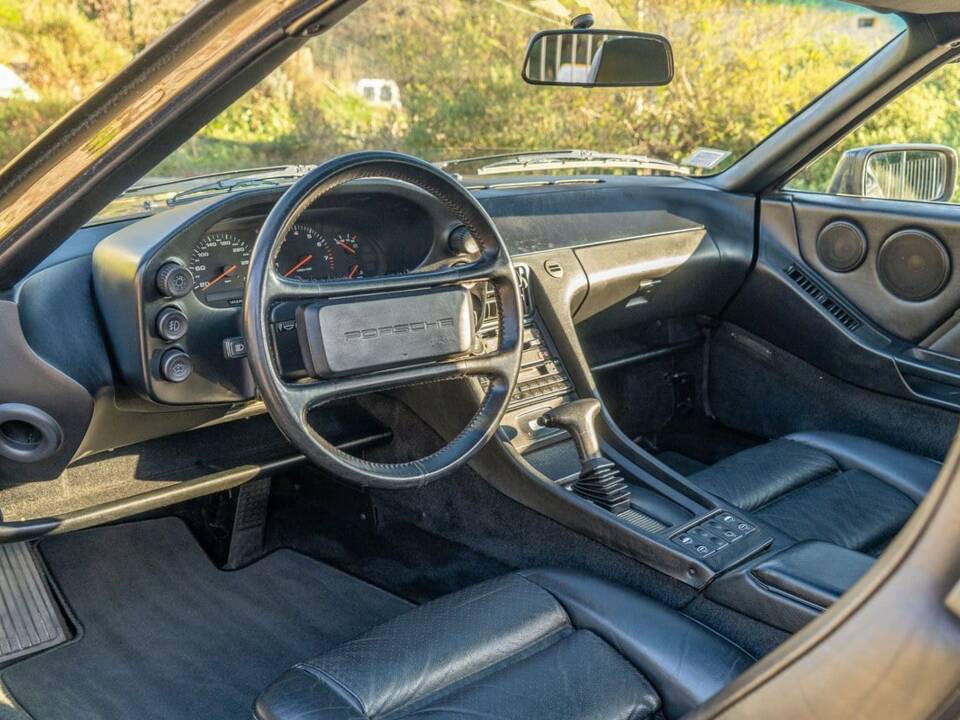 Image 16/30 of Porsche 928 S4 (1989)