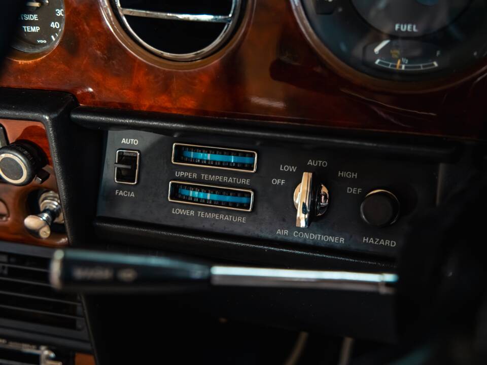 Image 12/36 de Rolls-Royce Silver Shadow II (1980)