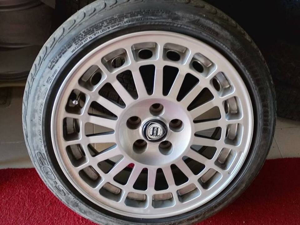 Image 48/50 of Lancia Delta HF Integrale 16V (1994)