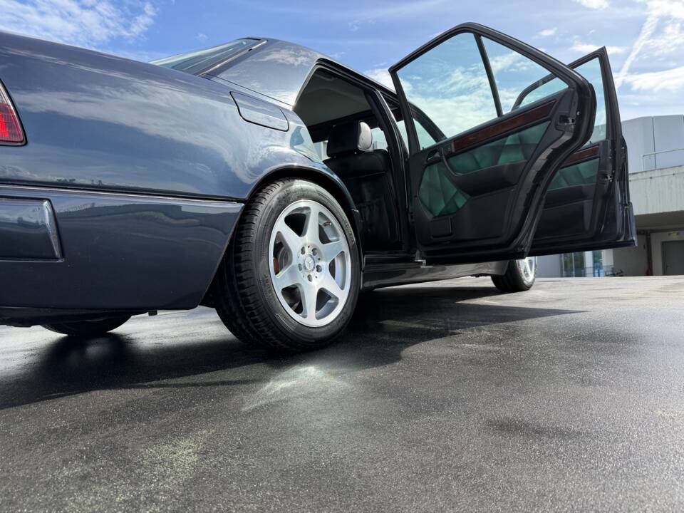 Bild 13/20 von Mercedes-Benz E 500 Limited (1994)