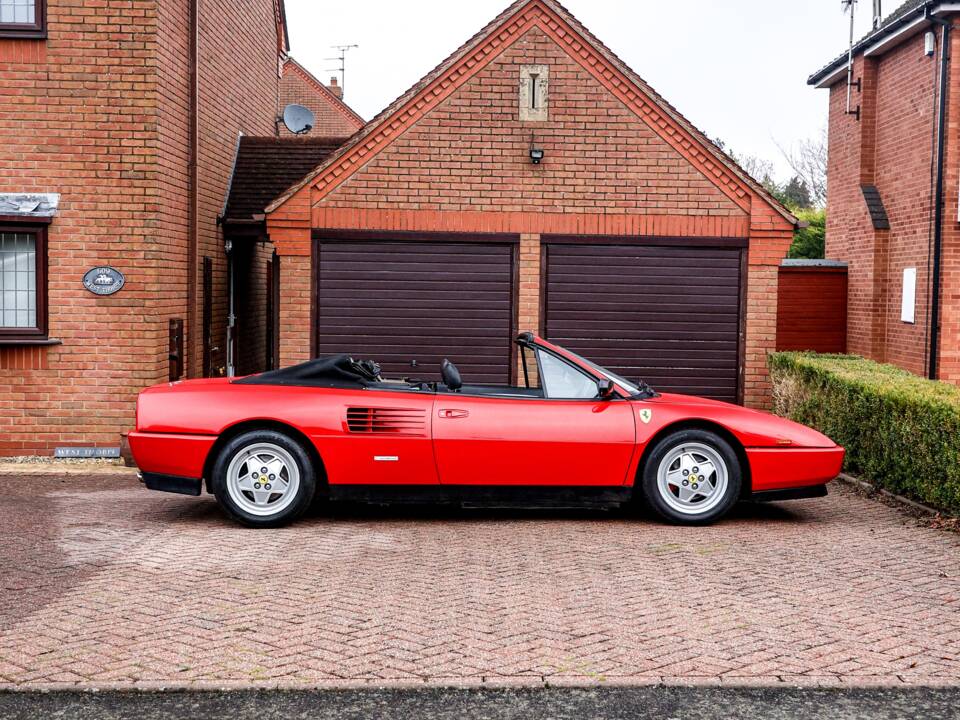 Image 11/42 of Ferrari Mondial T (1990)