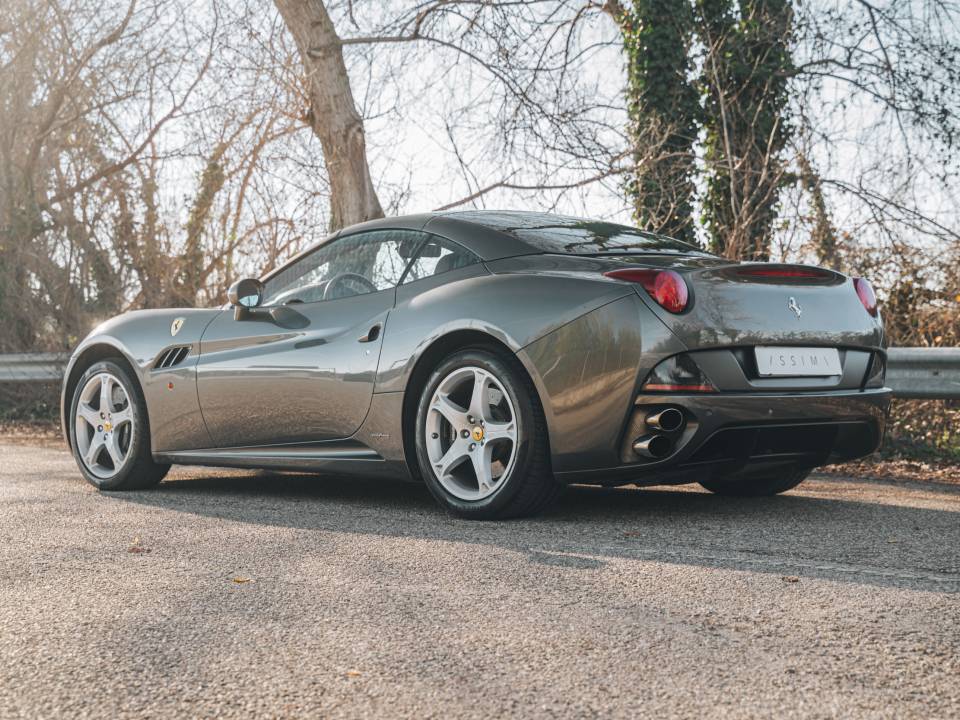 Imagen 6/69 de Ferrari California (2011)