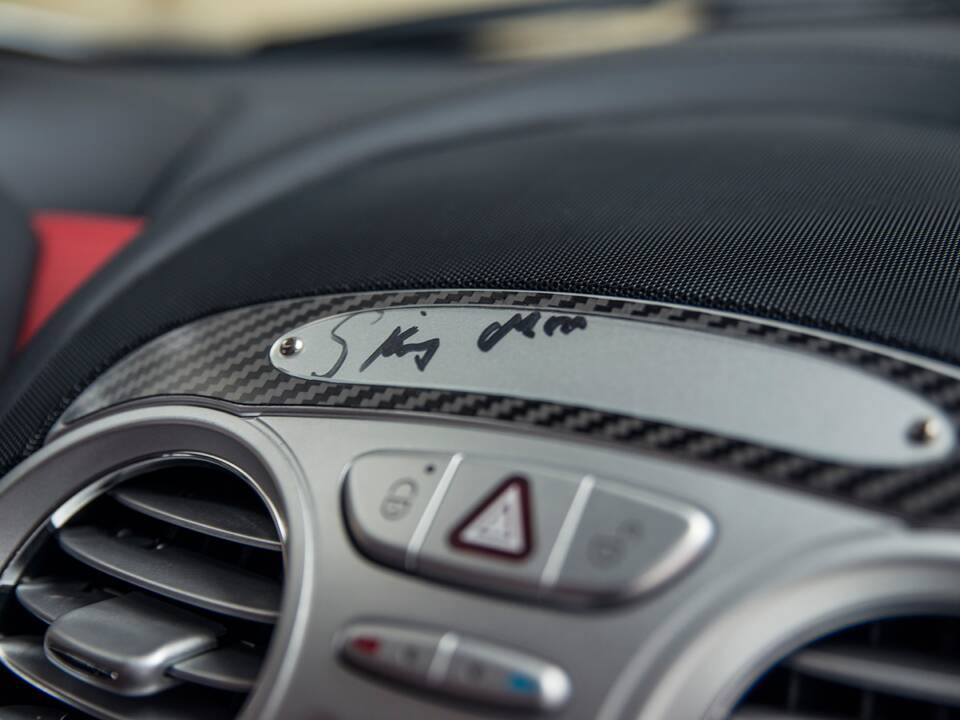 Image 44/61 of Mercedes-Benz SLR McLaren (2004)