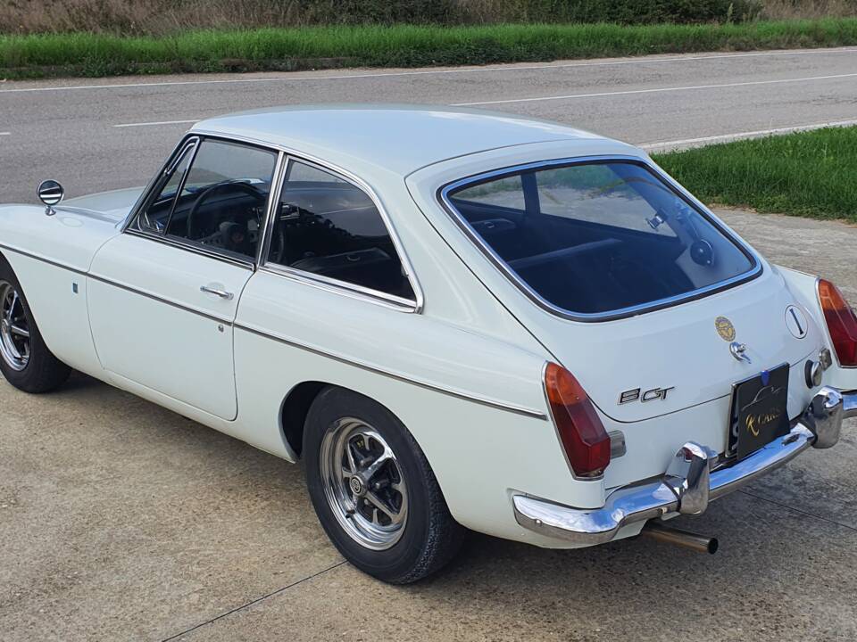 Image 9/33 de MG MGB GT (1971)