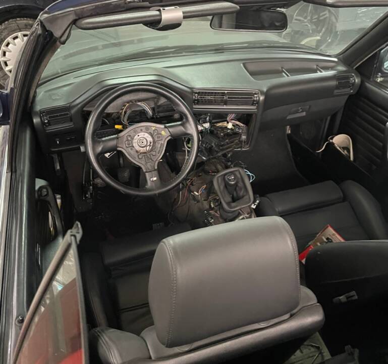Bild 44/55 von BMW 320i (1991)