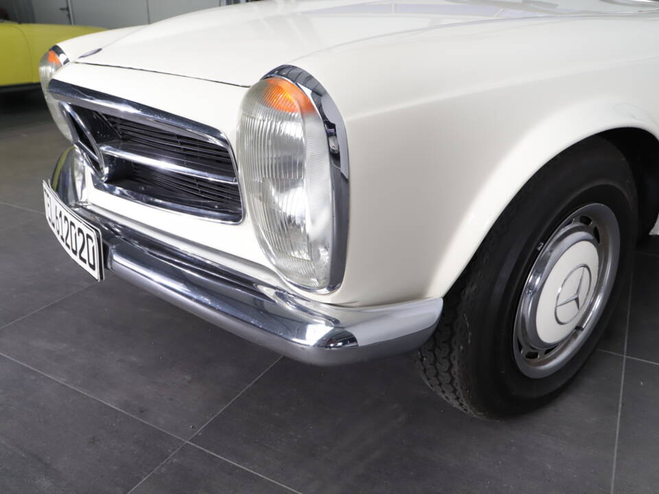 Image 3/32 of Mercedes-Benz 280 SL (1970)