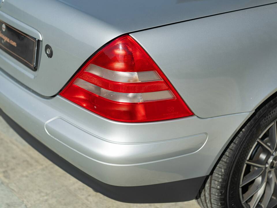 Afbeelding 23/50 van Mercedes-Benz SLK 200 (1997)