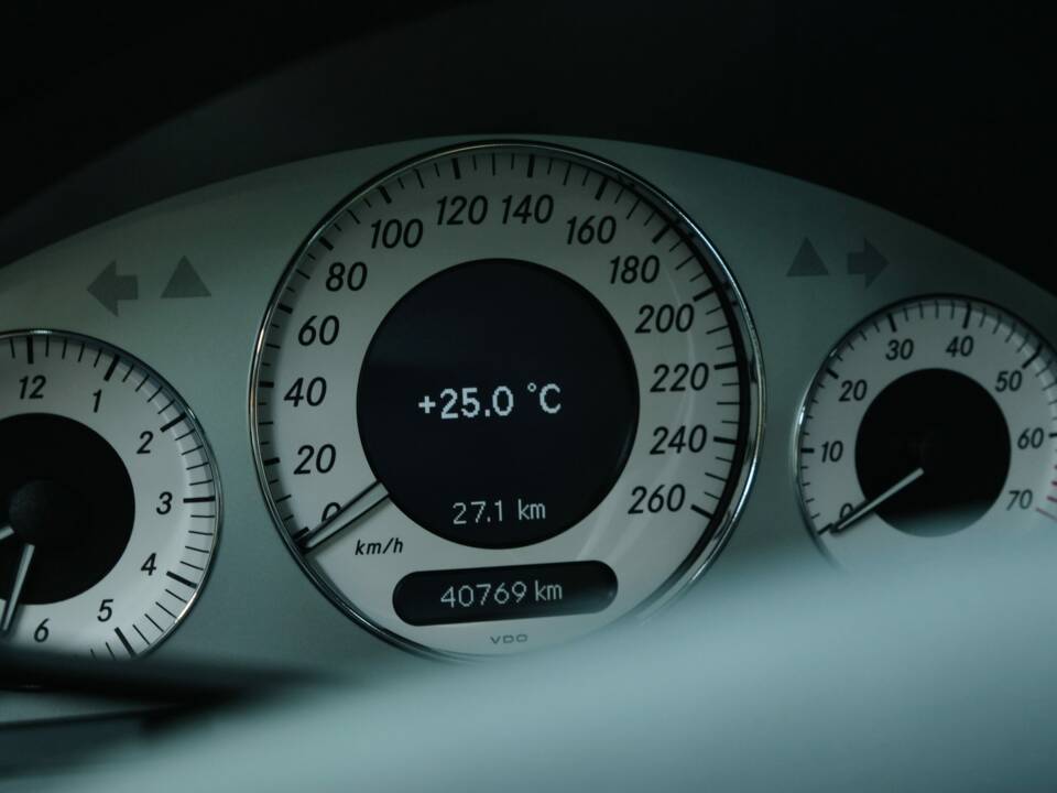 Bild 25/50 von Mercedes-Benz E 500 (2007)