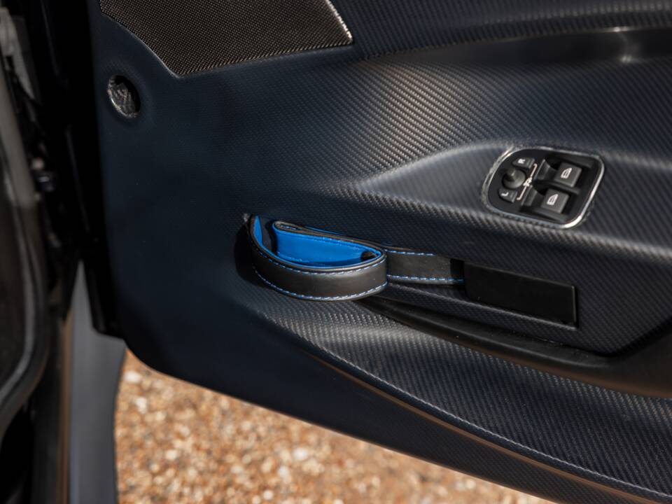 Image 16/65 of Aston Martin Vantage GT8 (2017)