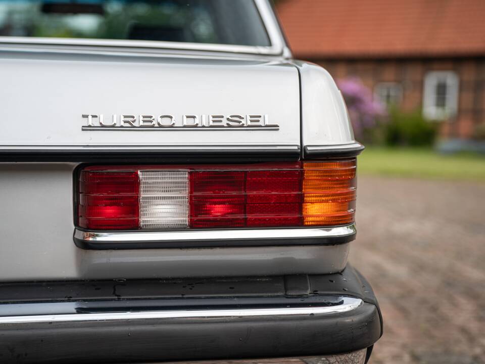 Bild 15/83 von Mercedes-Benz 300 D Turbodiesel (1983)