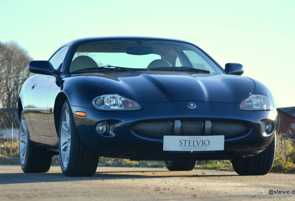 Imagen 1/15 de Jaguar XK8 4.0 (2000)