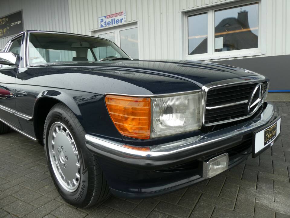 Image 22/25 of Mercedes-Benz 560 SL (1989)