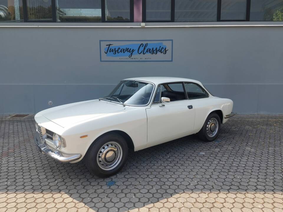 Image 1/21 of Alfa Romeo Giulia GT 1300 Junior (1970)
