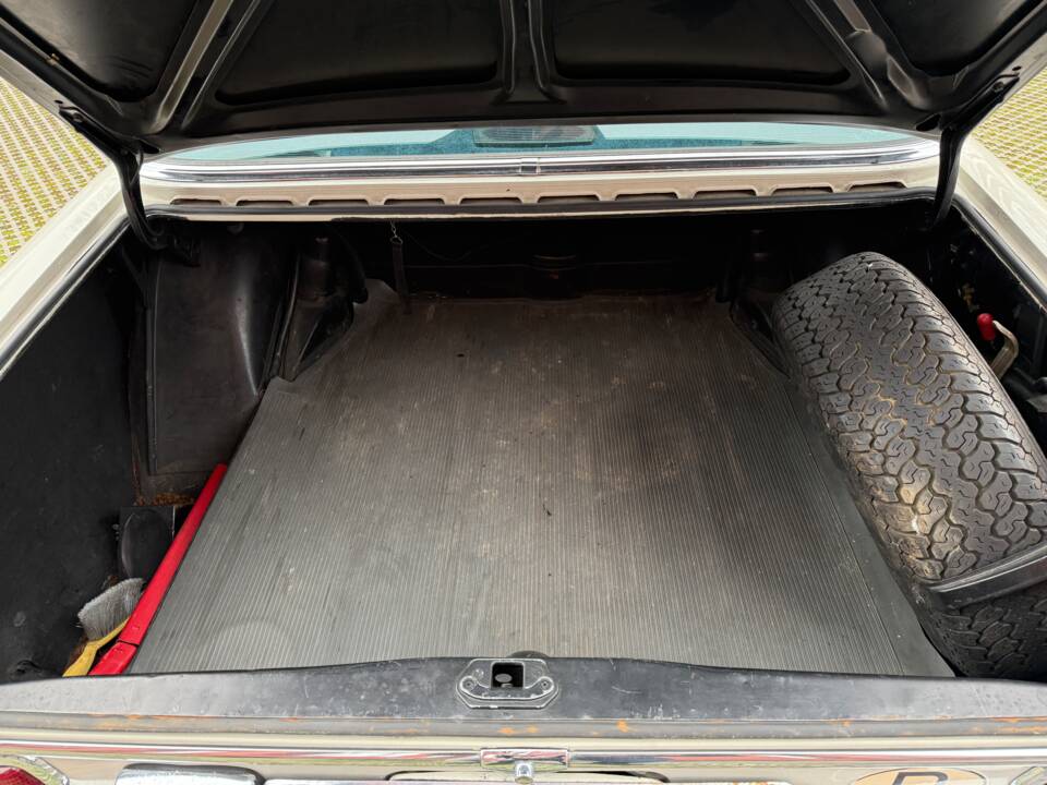 Image 28/44 of Mercedes-Benz 280 SEL 3,5 (1971)