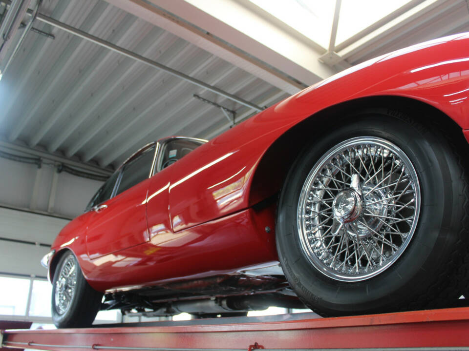 Image 28/50 of Jaguar E-Type 3.8 (1963)