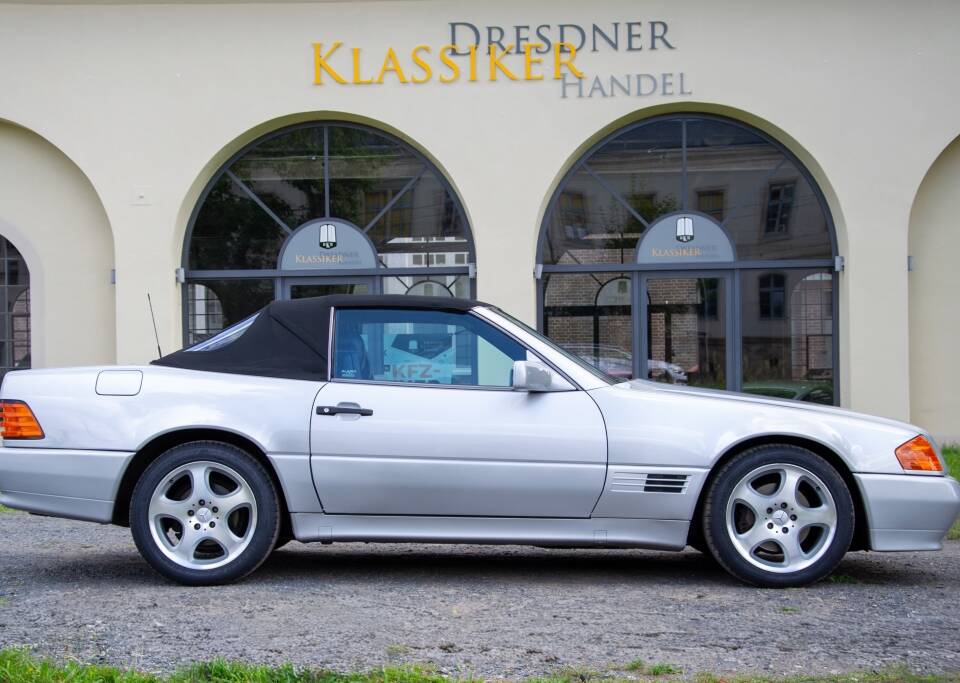 Image 21/34 of Mercedes-Benz 300 SL (1991)