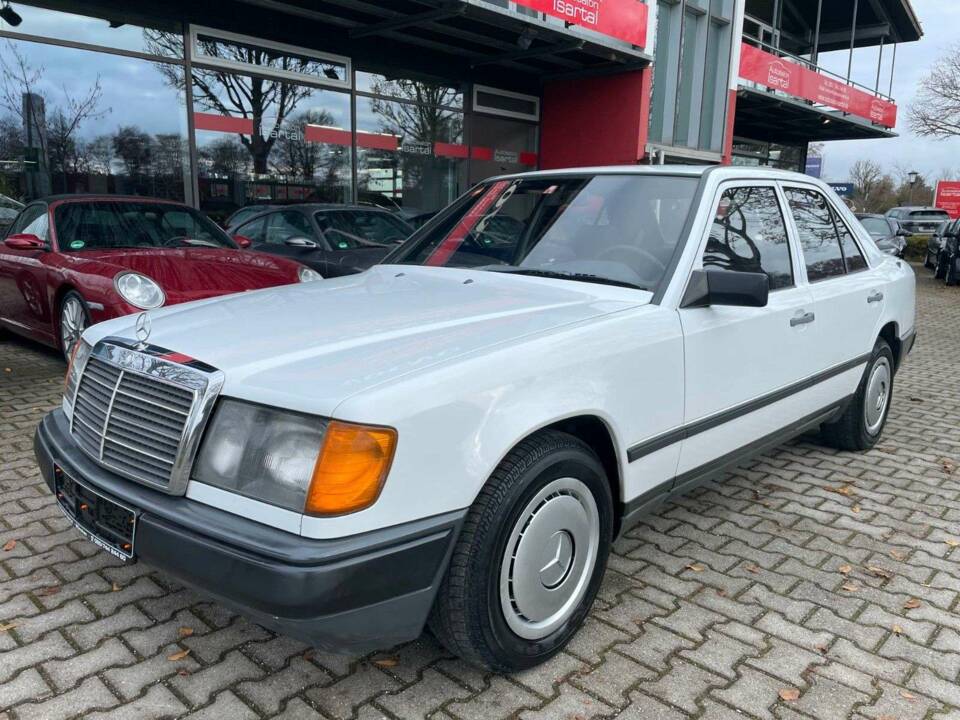 Immagine 2/18 di Mercedes-Benz 250 D (1988)