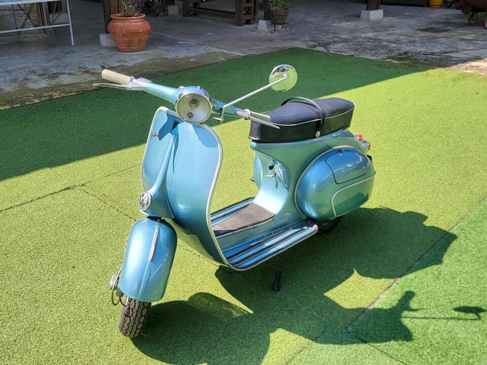 Image 13/30 of Piaggio Vespa 150 (1962)