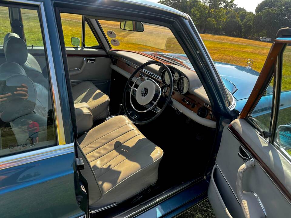 Image 26/57 de Mercedes-Benz 280 SE 3,5 (1972)