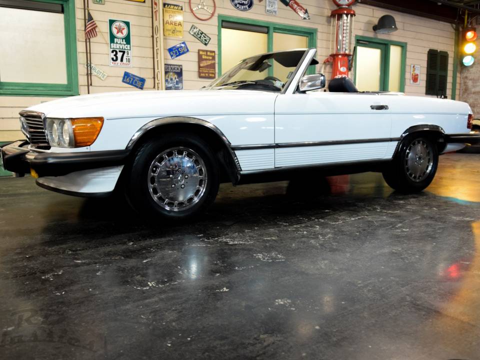 Bild 3/32 von Mercedes-Benz 560 SL (1987)