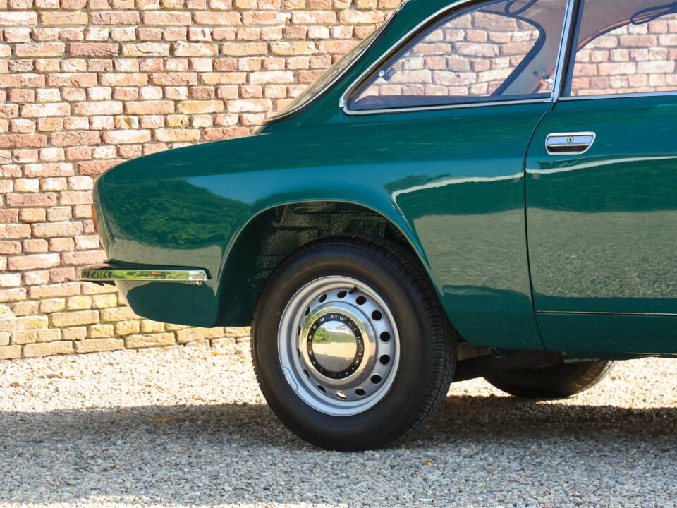Bild 15/50 von Alfa Romeo Giulia 1300 GT Junior (1972)