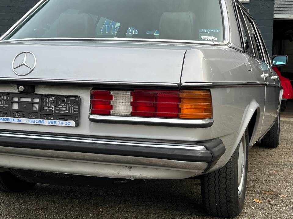 Image 12/51 of Mercedes-Benz 300 D lang (1985)