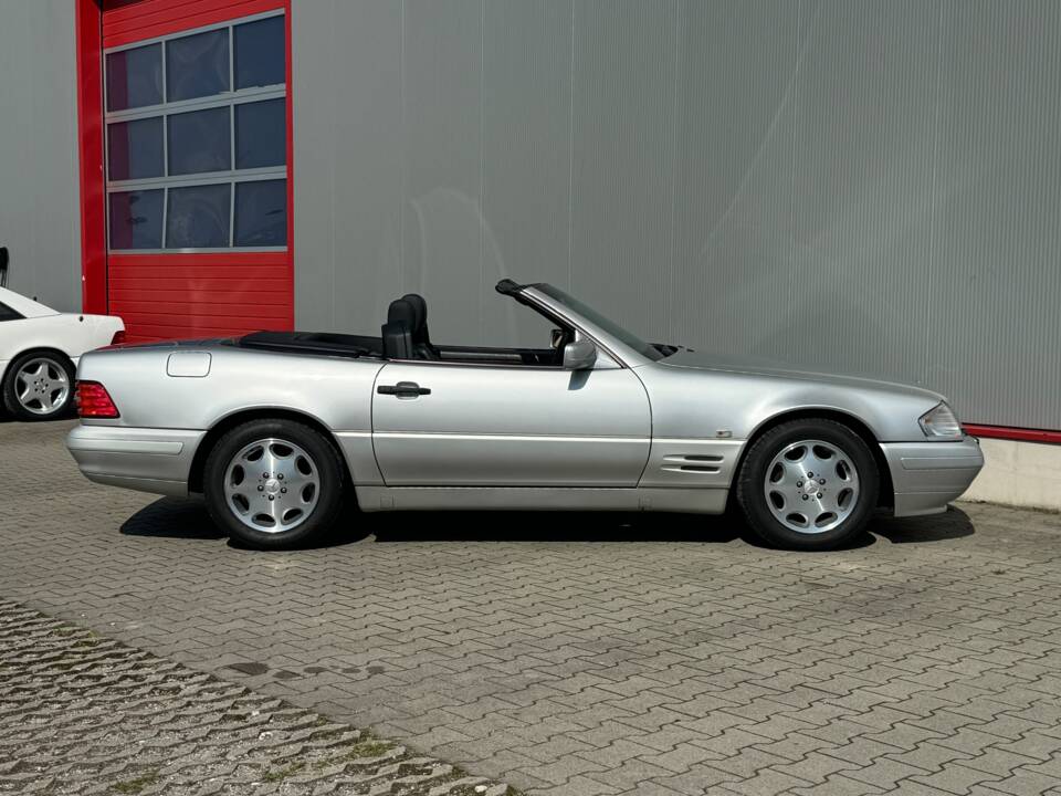 Image 2/22 of Mercedes-Benz SL 320 (1997)