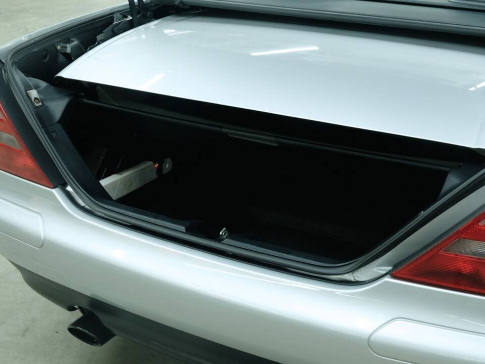 Immagine 11/50 di Mercedes-Benz SLK 230 Kompressor (1996)