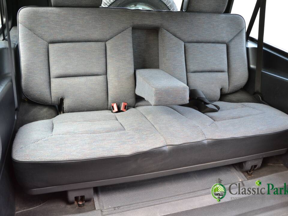 Image 19/49 de Mercedes-Benz 230 GE (SWB) (1993)