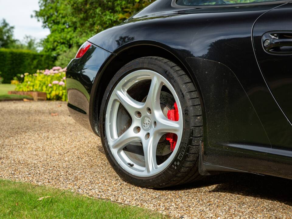 Immagine 34/37 di Porsche 911 Carrera S (2006)